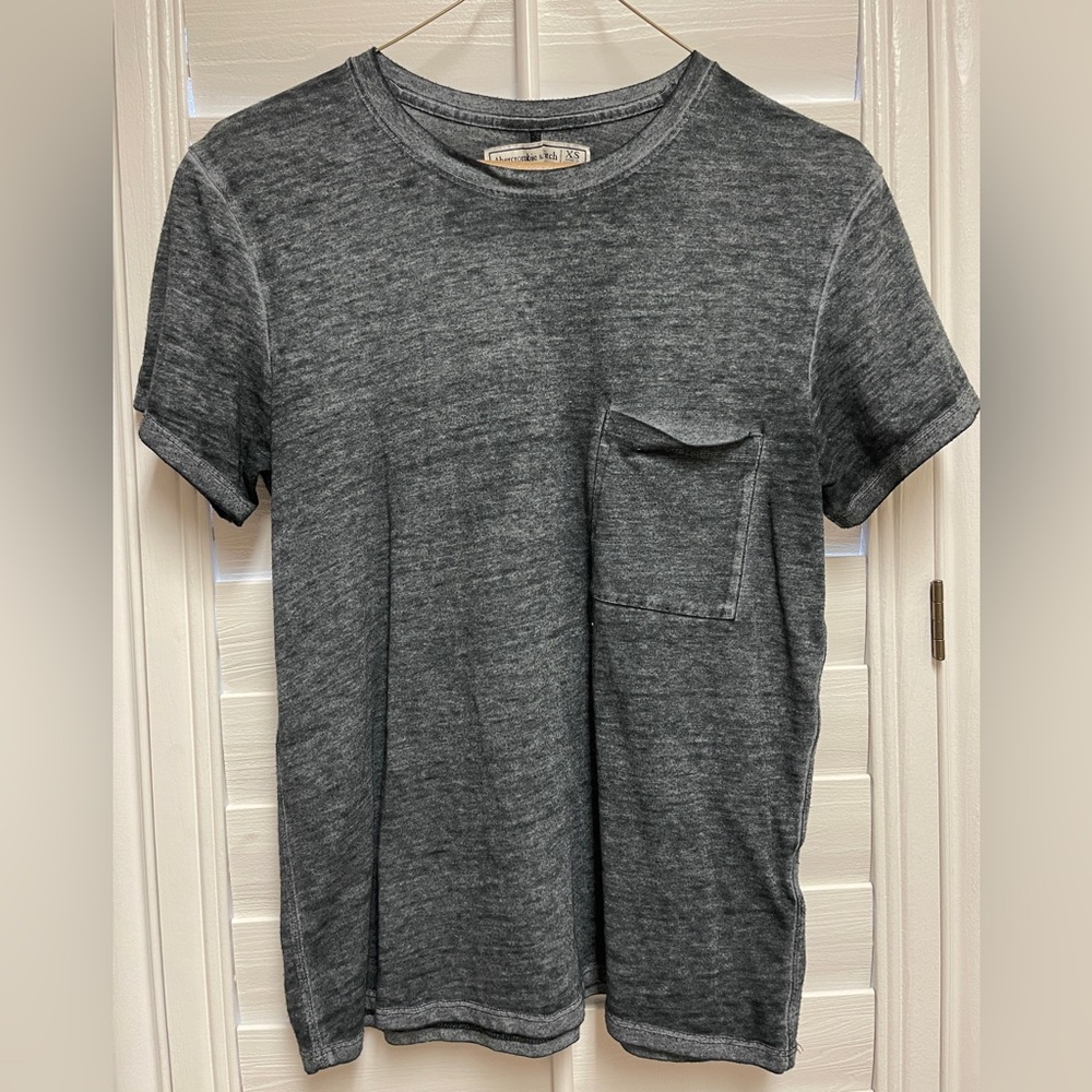 Abercrombie Essentials Black/Gray Tee with Pocket - Size XS